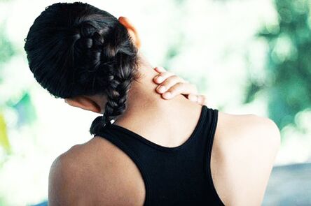 Reclami per i movimenti nel collo - sintomo dell'osteocondosi