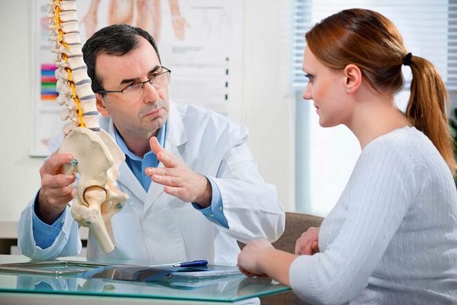 Attrazione per uno specialista per il trattamento dell'osteocondosi lombare