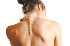 Dolore al collo dovuto all'osteocondosi cervicale